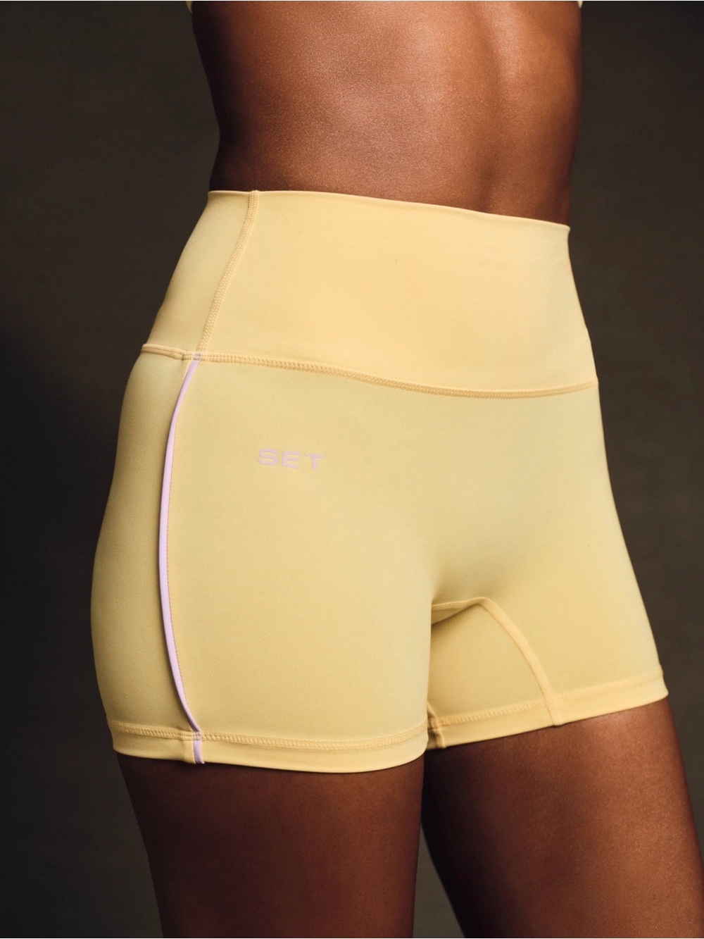 SET Active Luxform Lux Pipe Shorts Buttercream Size Small